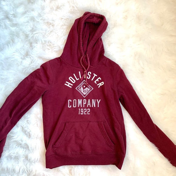 Hollister Tops - Maroon Hollister hoodie